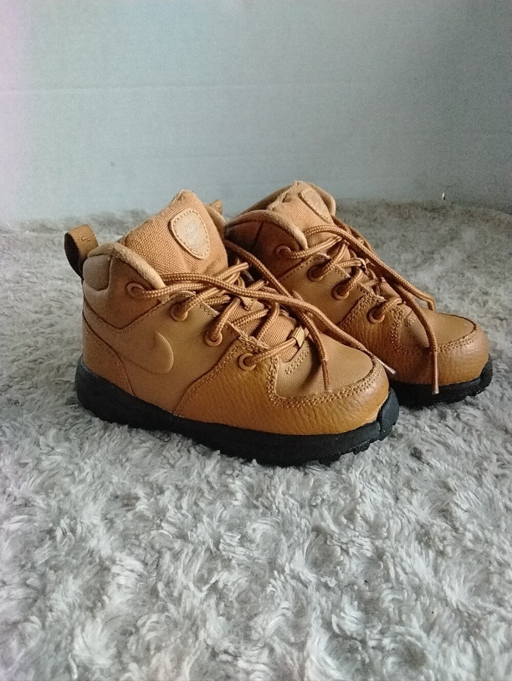 Nike Manoa LTR Boots Shoes (PS) BQ5374-700 Wheat/Wheat-Black Kids 8C. CLEAN.